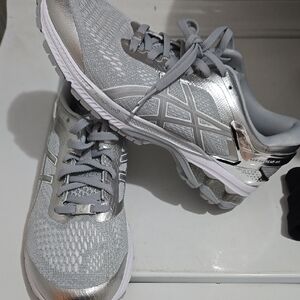 Asics Silver Gray Athletic Shoes with Breathable Mesh and Cushioned Sole